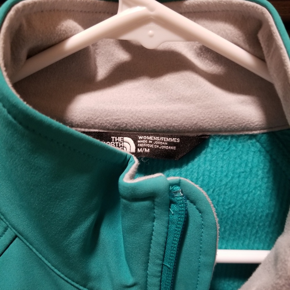 North face - Picture 2 of 2